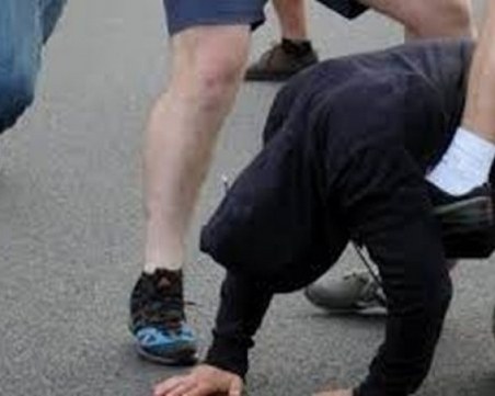 19-годишен наби и ограби двама малолетни, при ареста полицията откри в него трева