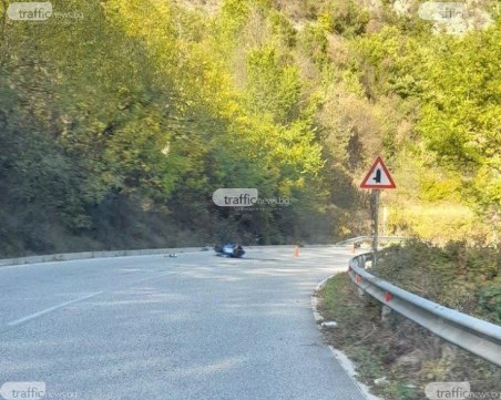 36-годишен моторист от Пловдивско се заби в крайпътна мантинела, издъхна на път за болницата