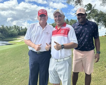 Стоичков игра голф с Доналд Тръмп