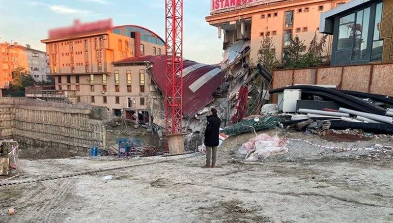 Университетска сграда се срути в Истанбул