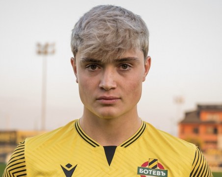 Ботев подписа с Tik Tok звезда