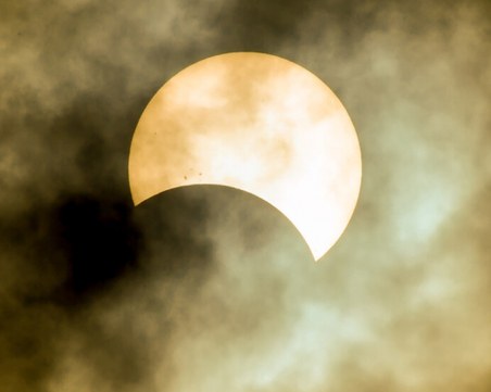 Частично слънчево затъмнение днес