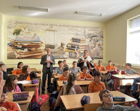 Вдъхновяващи послания и картини красят класните стаи ОУ „Екзарх Антим I