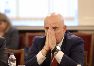 Главният прокурор Иван Гешев отново покани представителите на Демократична България
