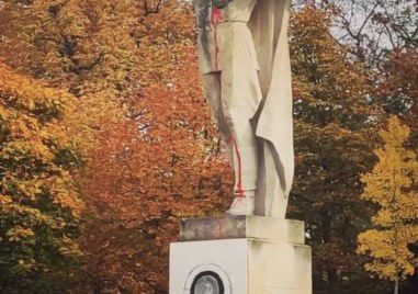 В чешкия град Литомержице непознати боядисаха фундамента на паметника на