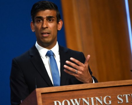 Британският премиер отложи спешния бюджетен план