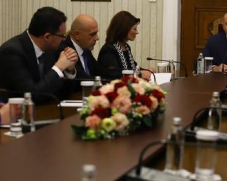 Радев пред ГЕРБ: Към първия мандатоносител се гледа с голяма надежда