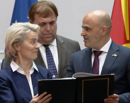 Скопие подписа първия си договор на македонски език с ЕС