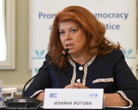 Йотова: Трябва да се отделят пари за българите зад граница