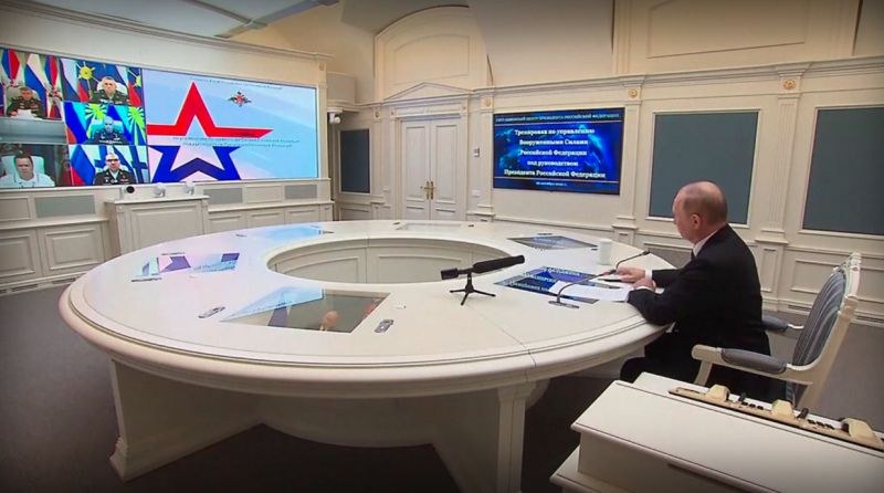 Путин наблюдава учения на ядрените сили в Русия