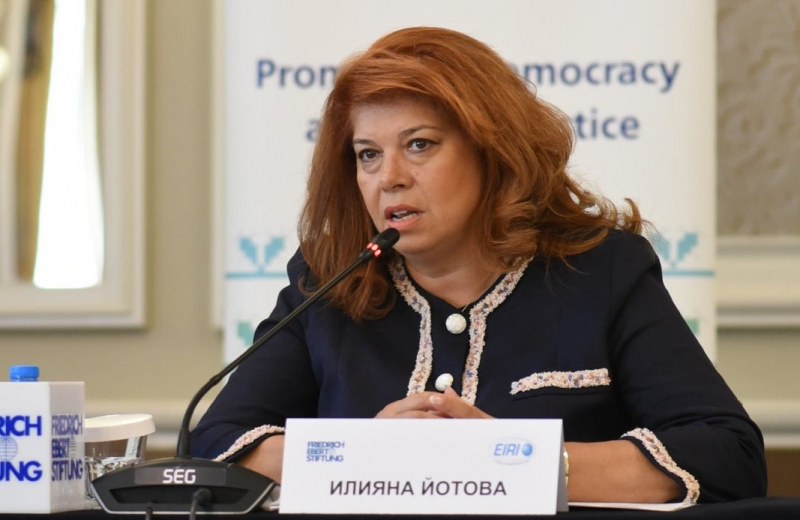 Йотова: Трябва да се отделят пари за българите зад граница