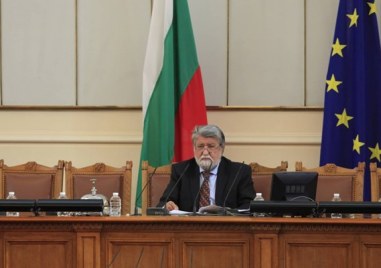 Заплаха за искане на оставка получи Вежди Рашидов в началото