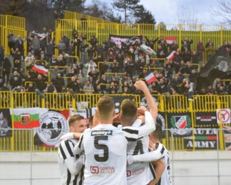 Феновете на Локо срещу 10 лева в Благоевград