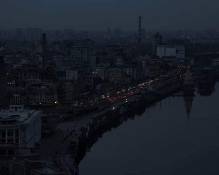 Киев потъна в мрак, остана без ток