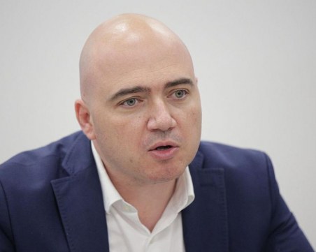 Министърът на туризма: Свършват средствата по европрограми за настаняване на украинци у нас