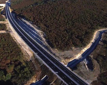 Още 8 обвинения за източването на пари от строежа на 