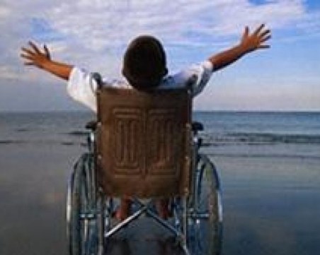 Родители на дете с ДЦП в неравна битка с НЗОК: В касата се държат с нас като с просяци