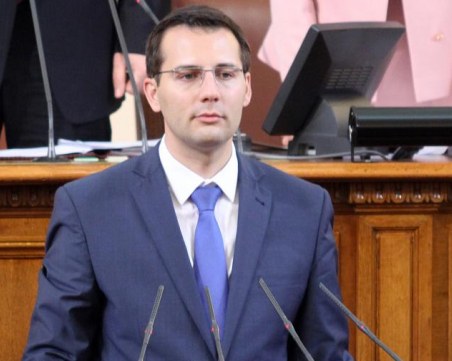 Депутат от ДПС: Имаме чат с Василев и Петков, те не искаха финансовата комисия