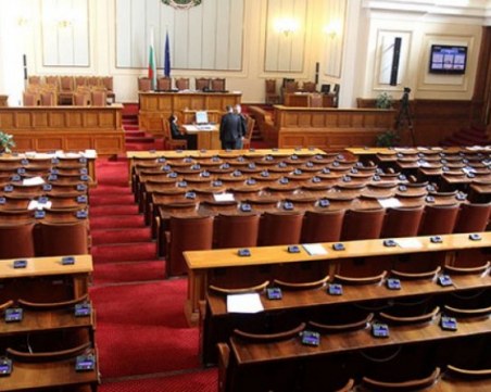 Комисиите на спорта, правата на човека и земеделието и днес останаха без шефове