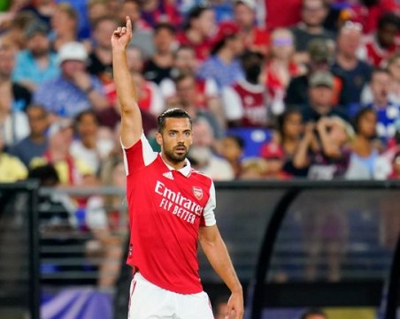 Намушканият футболист на Арсенал е без опасност за живота