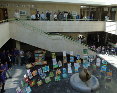 Ученици с изложба за Деня на будителите в Областна управа в Пловдив