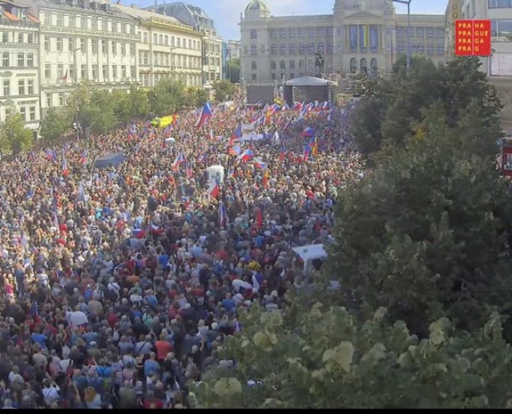 Поскъпването на  живота предизвика хиляди чехи да протестират в центъра