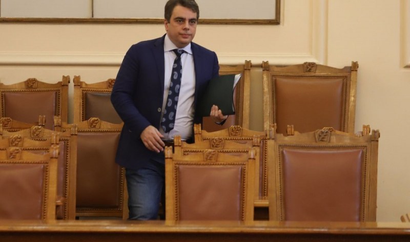 Василев отговори на президента: Парламентът не е място за създаване на интриги
