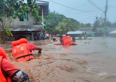 Наводненията и свлачищата причинени от проливните дъждове причиниха смъртта на