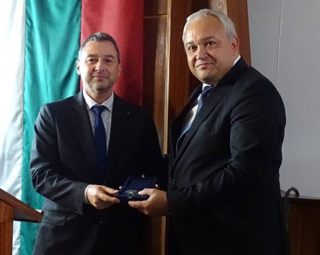 Бившият шеф на пловдивската полиция с медал от Демерджиев