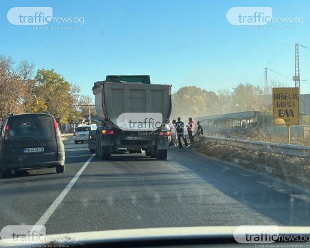 Катастрофа между камион и джип затапи трафика в село Труд