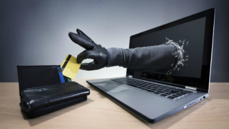 Мнимите търговци, които източват банкови карти, използвайки сайтове за онлайн