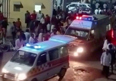 Най малко 60 души загинаха в Индия след срутване на мост