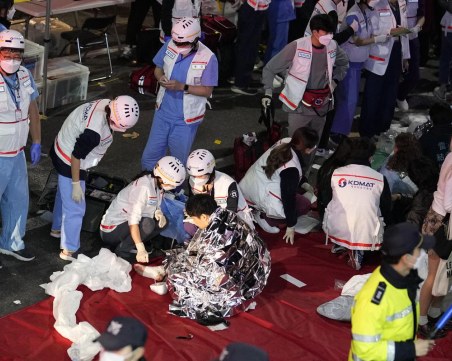 Ужасът в Сеул: Най-малко 151 души са починали в блъсканицата на Хелоуин