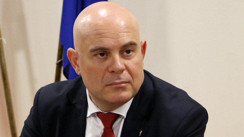 Гешев: Исканията за оставката ми са от наследниците на комунистическата номенклатура