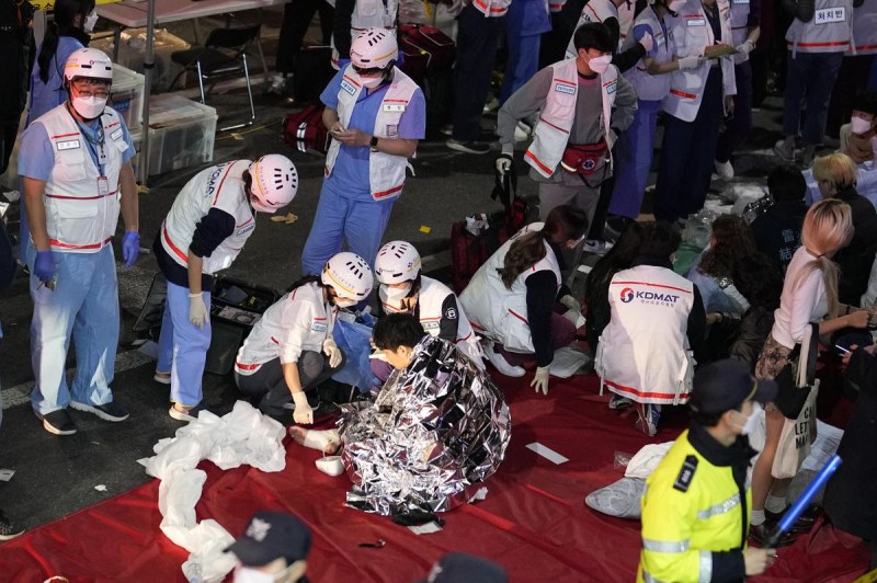 Ужасът в Сеул: Най-малко 151 души са починали в блъсканицата на Хелоуин
