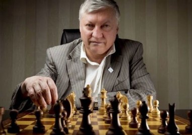 Легендарният шахматист Анатолий Карпов е в кома пише РИА Новости