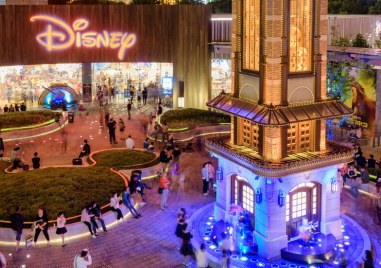 Дисниленд в Шанхай е поредната атракция която затвори врати заради