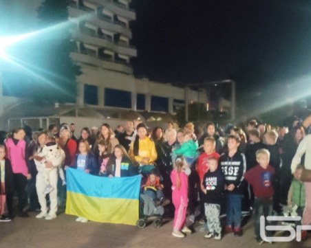 Хотелиери и украинци протестират в Слънчев бряг – не искат местене в държавните бази