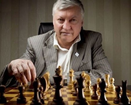 Легендарният шахматист Анатолий Карпов е в кома след натравяне с алкохол