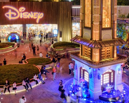 Поставиха под карантина „Дисниленд” в Шанхай, посетителите също с ограничения да напуснат