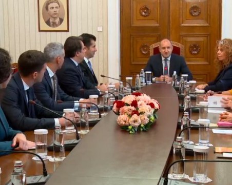 Радев към ПП: Не може да има правителство на всяка цена, но трябва диалог