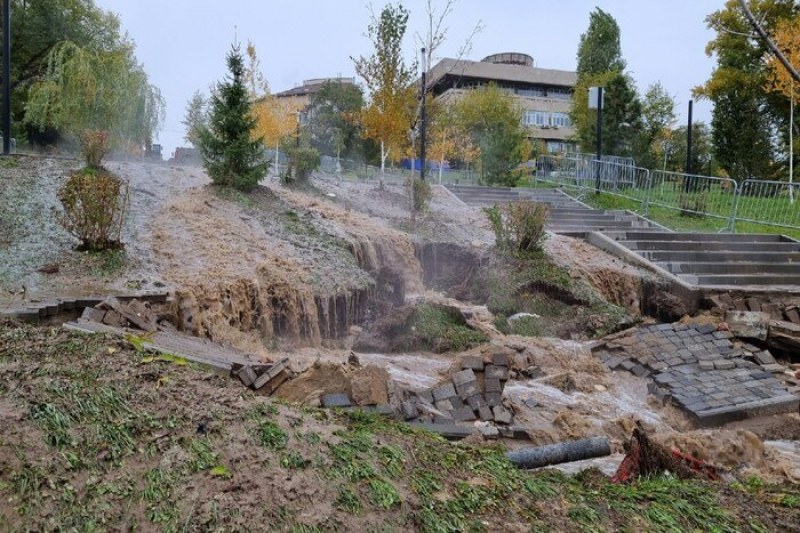 Реки от фекални води са залели Волгоград след  взрив в един