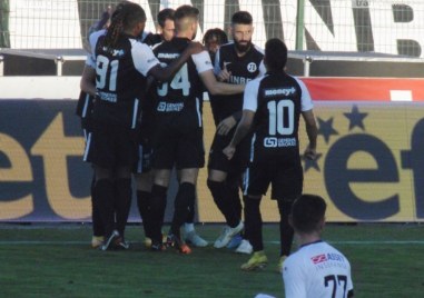 Халфът на Локомотив Петър Витанов ще пропусне дербито с ЦСКА