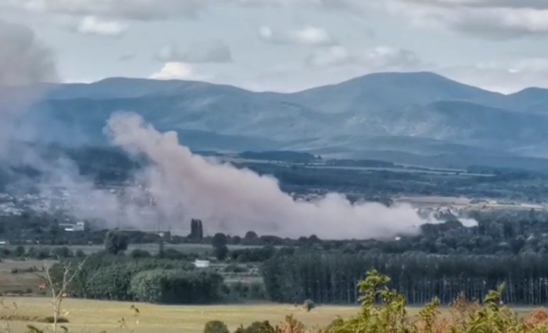 Локализиран е пожарът в завод