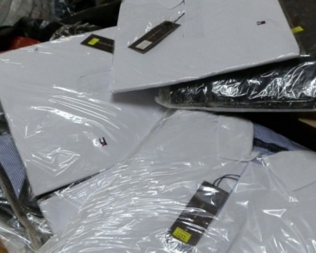 Конфискуваха реплики на дрехи от магазин във велинградско село