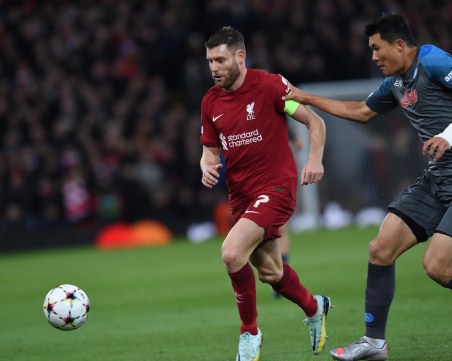 Ливърпул спря серията на Наполи, но остана втори, Байерн без проблем с Интер