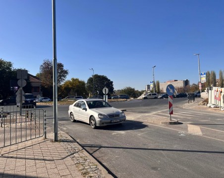 Най-сетне! Първи коли преминават през отвореното кръгово на Водната палата