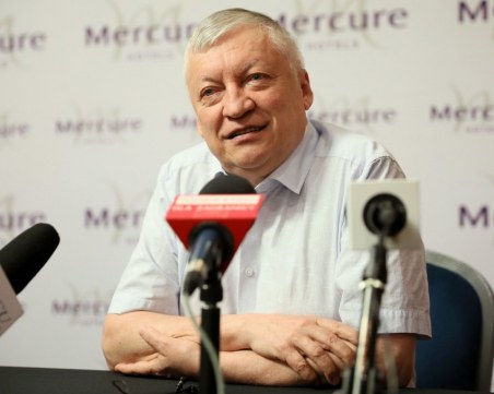 Състоянието на Анатолий Карпов се подобрява