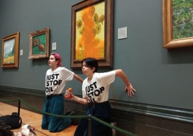 Две екоактивстки които хвърлиха супа върху известната картина на Винсент