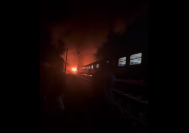 Влакът София Варна гори след гара Каспичан съобщават от